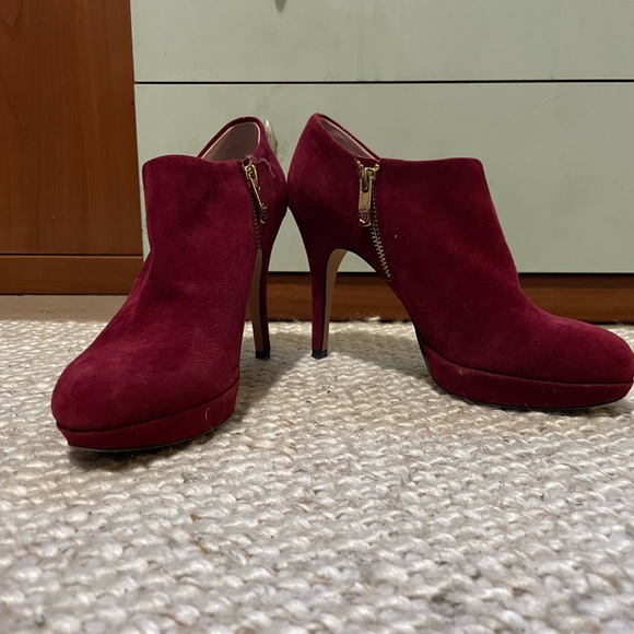 Women ankle boots VINCE CAMUTO, size 61/2(361/2), burgundy - Picture 1 of 2